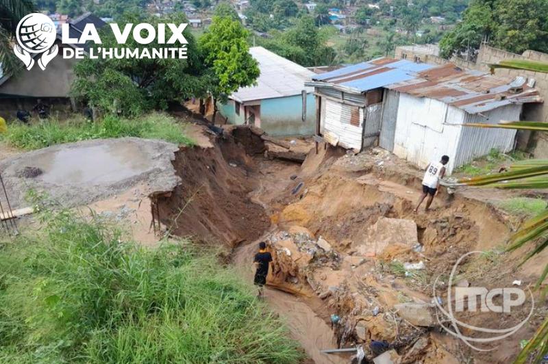 Kinshasa : l’avenue By-Pass coupée en deux après la pluie diluvienne de jeudi (Reportage)